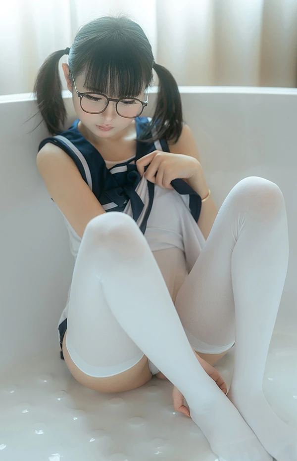 网红美女幼水铃衣 梦浴少女罕见尺度福利图